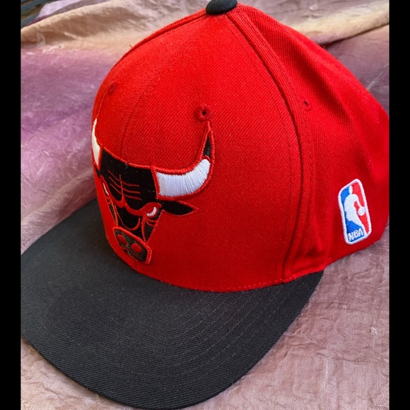 *SOLD* Mitchell & Ness Chicago Bulls Snapback Hat - Picture 2 of 5